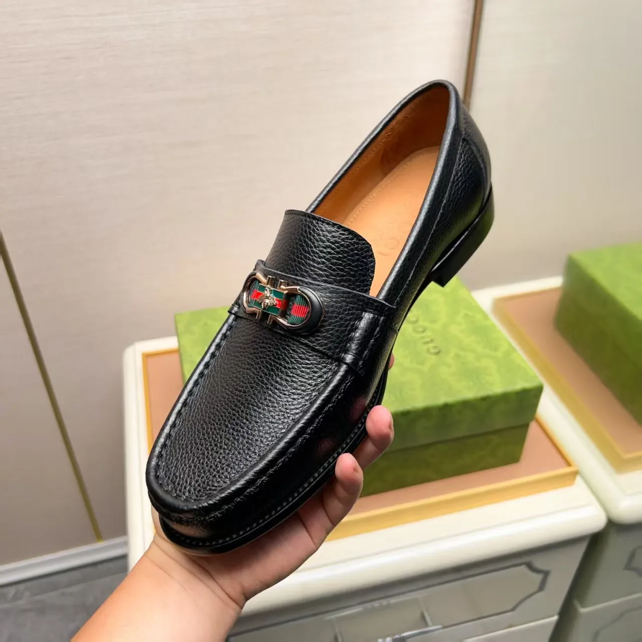 Men's men's shoes 💰460 🆘【GUCCI】Gucci ·🐂里· Hot-selling pea shoes top brand luxury, top quality, the latest fashion pea shoes.. The upper is made of original first-layer cowhide. (Full first-layer water-dyed 🐂 leather·inner). The original stylish and stylish soft rubber wear-resistant and non-slip outsole is light and comfortable on the foot, available in 3 colors! Matching code: 38-44 (customized at 45.46.47)